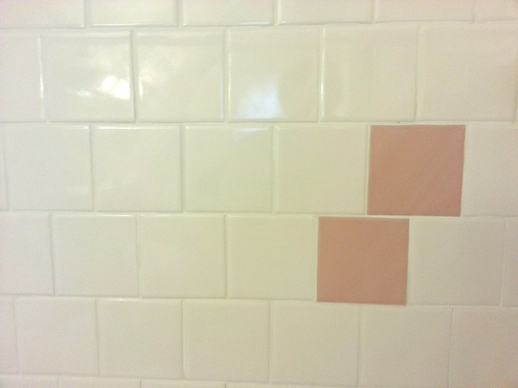 yellowing-tiles-and-grouts